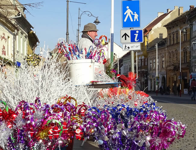 Primăria Sibiu primește cereri pentru comercializarea pe domeniul public a produselor de Sfântul Valentin, 1 și 8 Martie