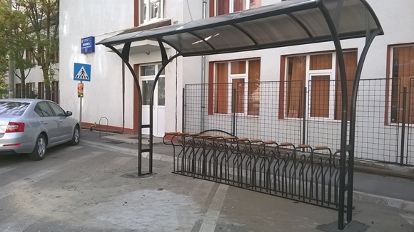 Primăria Sibiu a început montarea de rastele pentru biciclete